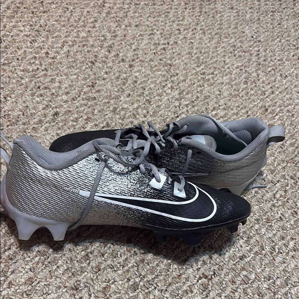 Nike Black and Silver Athletic Cleats